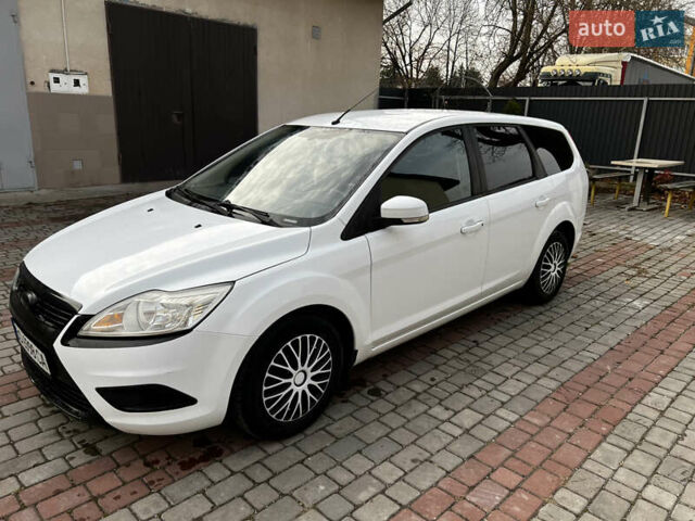 Белый Форд Фокус, объемом двигателя 1.8 л и пробегом 245 тыс. км за 4800 $, фото 1 на Automoto.ua