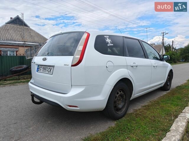 Белый Форд Фокус, объемом двигателя 1.6 л и пробегом 316 тыс. км за 3500 $, фото 4 на Automoto.ua