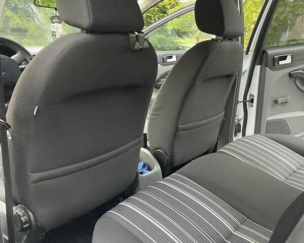 Белый Форд Фокус, объемом двигателя 1.6 л и пробегом 255 тыс. км за 4900 $, фото 16 на Automoto.ua