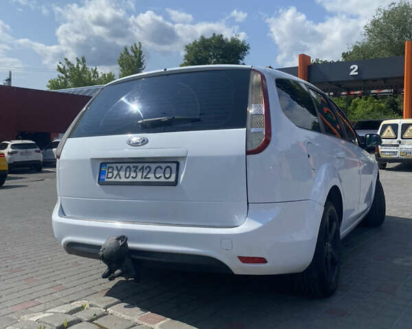 Белый Форд Фокус, объемом двигателя 1.56 л и пробегом 260 тыс. км за 5300 $, фото 4 на Automoto.ua