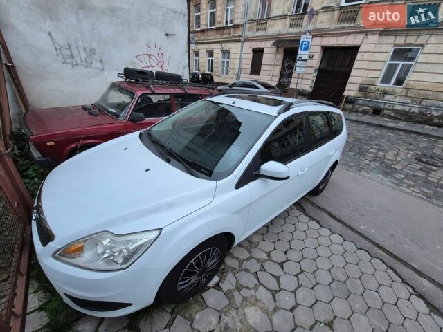 Білий Форд Фокус, об'ємом двигуна 1.6 л та пробігом 226 тис. км за 5000 $, фото 7 на Automoto.ua