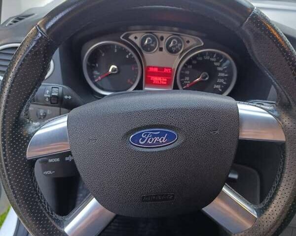 Белый Форд Фокус, объемом двигателя 1.6 л и пробегом 250 тыс. км за 5000 $, фото 7 на Automoto.ua