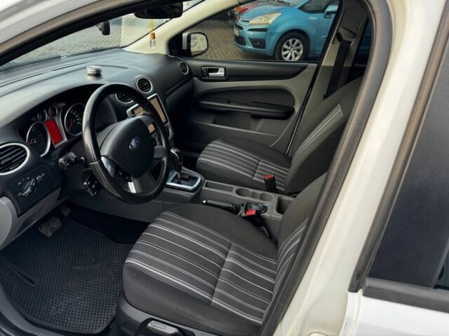 Белый Форд Фокус, объемом двигателя 2 л и пробегом 250 тыс. км за 5700 $, фото 6 на Automoto.ua