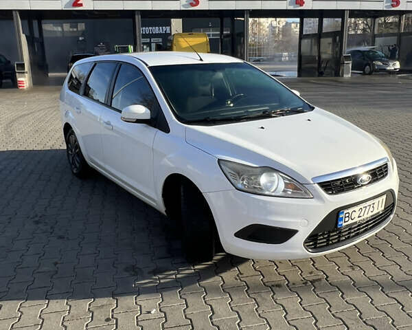 Білий Форд Фокус, об'ємом двигуна 1.6 л та пробігом 229 тис. км за 5600 $, фото 1 на Automoto.ua