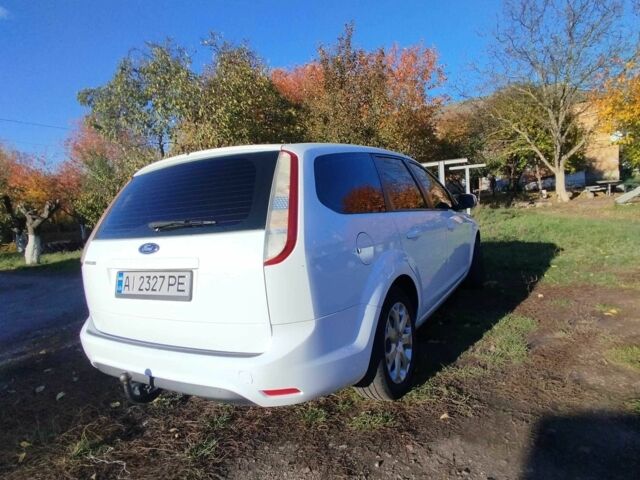 Белый Форд Фокус, объемом двигателя 1.6 л и пробегом 193 тыс. км за 5600 $, фото 3 на Automoto.ua