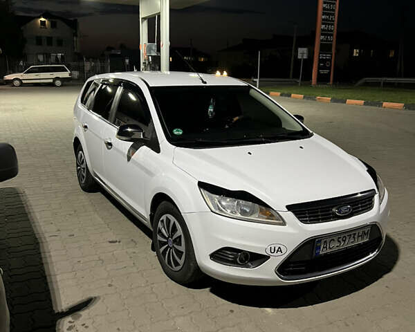 Белый Форд Фокус, объемом двигателя 1.6 л и пробегом 266 тыс. км за 6200 $, фото 4 на Automoto.ua