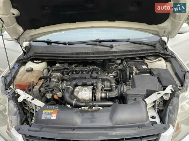 Белый Форд Фокус, объемом двигателя 1.6 л и пробегом 255 тыс. км за 4900 $, фото 23 на Automoto.ua