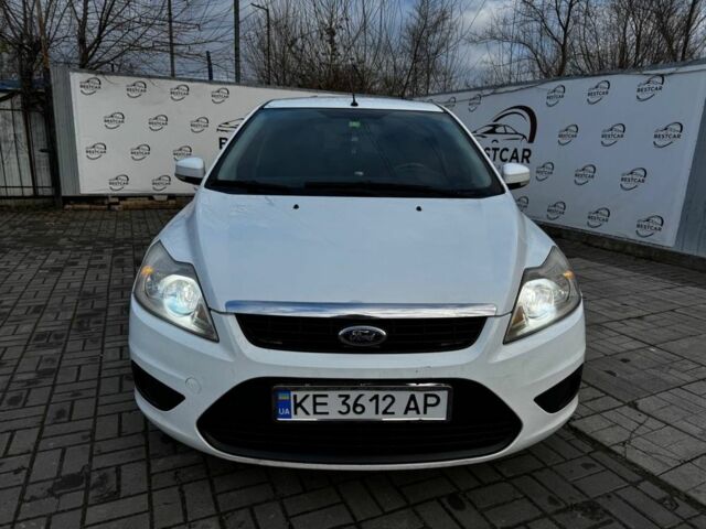 Белый Форд Фокус, объемом двигателя 2 л и пробегом 250 тыс. км за 5700 $, фото 4 на Automoto.ua