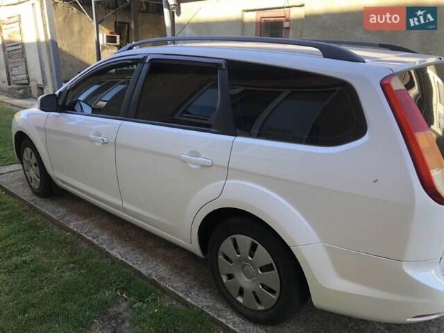 Белый Форд Фокус, объемом двигателя 1.6 л и пробегом 250 тыс. км за 5000 $, фото 3 на Automoto.ua