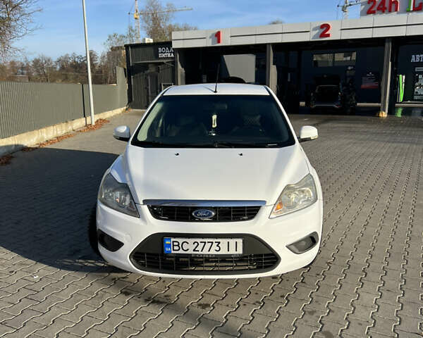Білий Форд Фокус, об'ємом двигуна 1.6 л та пробігом 229 тис. км за 5600 $, фото 5 на Automoto.ua