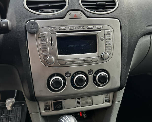 Белый Форд Фокус, объемом двигателя 1.8 л и пробегом 245 тыс. км за 4800 $, фото 20 на Automoto.ua