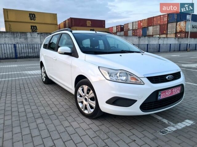 Белый Форд Фокус, объемом двигателя 1.6 л и пробегом 244 тыс. км за 5350 $, фото 4 на Automoto.ua