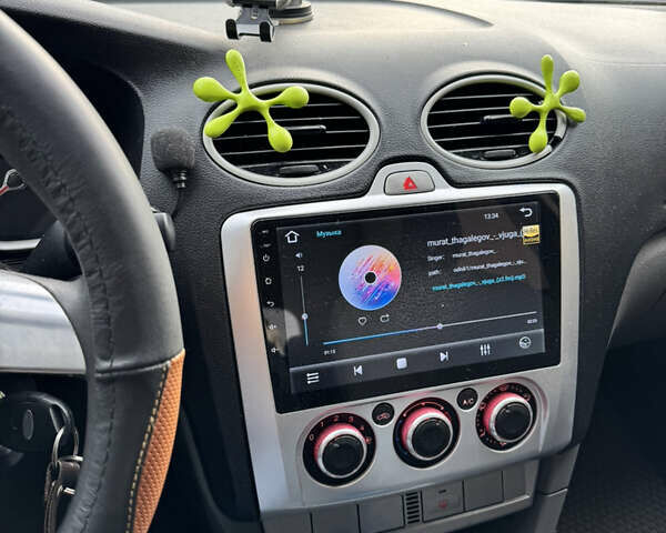 Белый Форд Фокус, объемом двигателя 1.6 л и пробегом 266 тыс. км за 6200 $, фото 8 на Automoto.ua