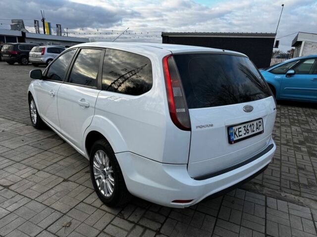 Белый Форд Фокус, объемом двигателя 2 л и пробегом 250 тыс. км за 5700 $, фото 2 на Automoto.ua