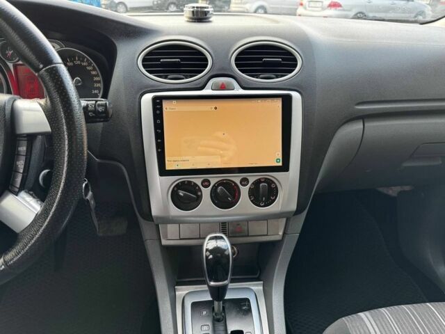 Белый Форд Фокус, объемом двигателя 2 л и пробегом 250 тыс. км за 5700 $, фото 10 на Automoto.ua