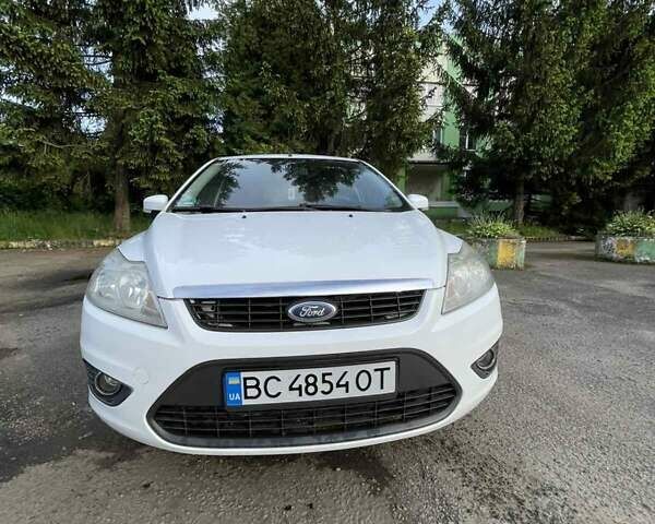 Белый Форд Фокус, объемом двигателя 1.6 л и пробегом 255 тыс. км за 4900 $, фото 3 на Automoto.ua