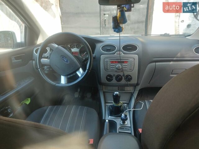 Білий Форд Фокус, об'ємом двигуна 2 л та пробігом 276 тис. км за 5300 $, фото 5 на Automoto.ua