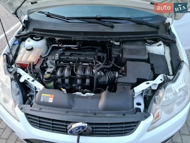 Белый Форд Фокус, объемом двигателя 1.6 л и пробегом 244 тыс. км за 5350 $, фото 30 на Automoto.ua