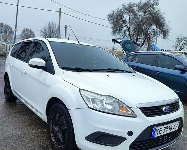 Белый Форд Фокус, объемом двигателя 1.6 л и пробегом 372 тыс. км за 5000 $, фото 4 на Automoto.ua