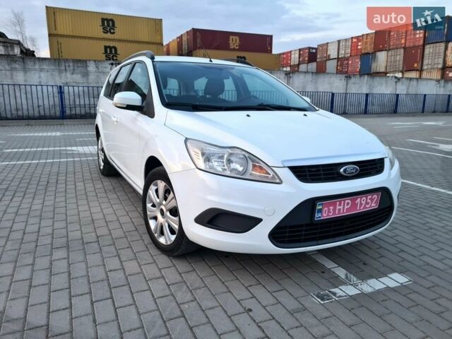 Белый Форд Фокус, объемом двигателя 1.6 л и пробегом 244 тыс. км за 5350 $, фото 1 на Automoto.ua