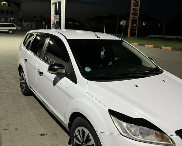 Белый Форд Фокус, объемом двигателя 1.6 л и пробегом 266 тыс. км за 6200 $, фото 5 на Automoto.ua