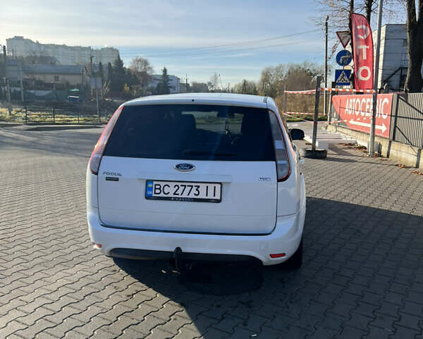Білий Форд Фокус, об'ємом двигуна 1.6 л та пробігом 229 тис. км за 5600 $, фото 4 на Automoto.ua