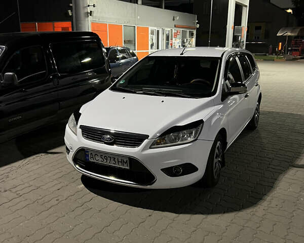 Белый Форд Фокус, объемом двигателя 1.6 л и пробегом 266 тыс. км за 6200 $, фото 3 на Automoto.ua