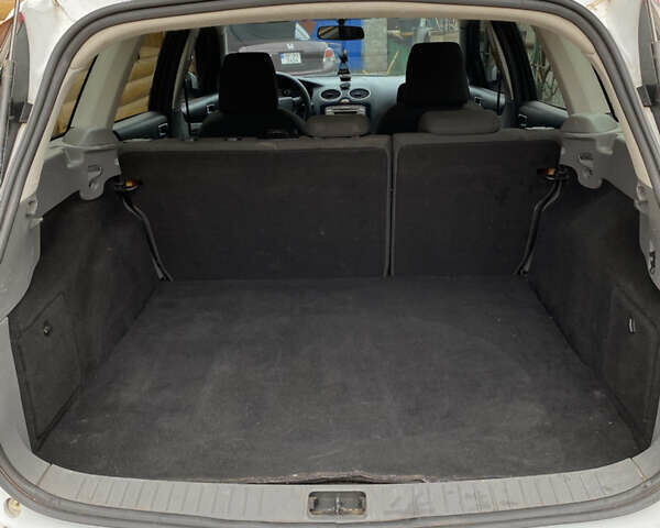 Білий Форд Фокус, об'ємом двигуна 1.6 л та пробігом 235 тис. км за 6100 $, фото 17 на Automoto.ua