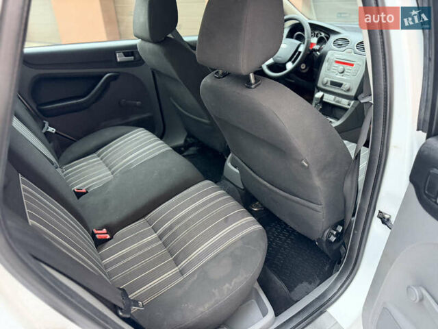 Білий Форд Фокус, об'ємом двигуна 1.6 л та пробігом 355 тис. км за 3650 $, фото 10 на Automoto.ua