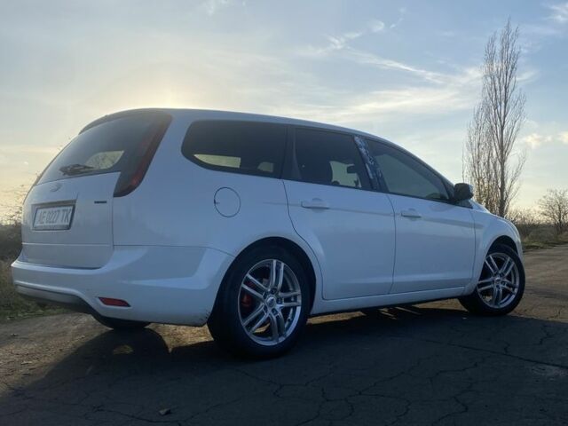 Белый Форд Фокус, объемом двигателя 1.6 л и пробегом 235 тыс. км за 6250 $, фото 4 на Automoto.ua