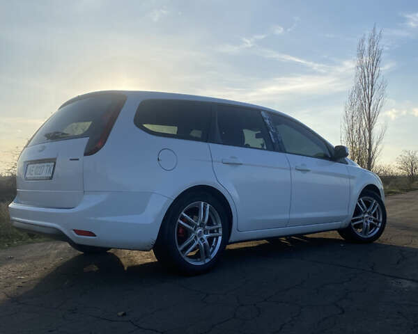 Білий Форд Фокус, об'ємом двигуна 1.6 л та пробігом 235 тис. км за 6100 $, фото 5 на Automoto.ua