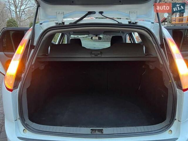 Білий Форд Фокус, об'ємом двигуна 1.6 л та пробігом 297 тис. км за 5299 $, фото 35 на Automoto.ua