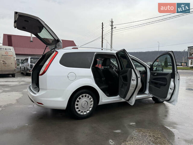 Белый Форд Фокус, объемом двигателя 1.8 л и пробегом 205 тыс. км за 5700 $, фото 23 на Automoto.ua