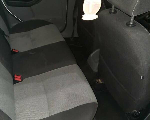 Белый Форд Фокус, объемом двигателя 1.6 л и пробегом 286 тыс. км за 5300 $, фото 10 на Automoto.ua