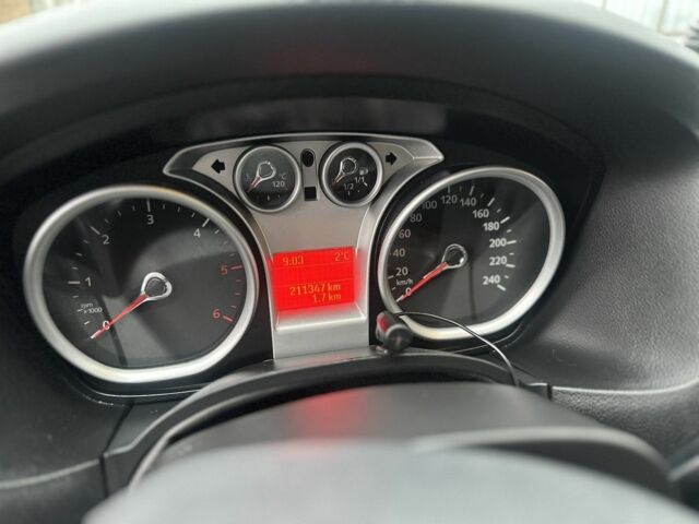 Белый Форд Фокус, объемом двигателя 1.6 л и пробегом 211 тыс. км за 5600 $, фото 5 на Automoto.ua