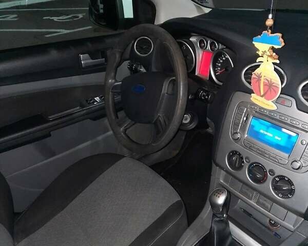 Белый Форд Фокус, объемом двигателя 1.6 л и пробегом 286 тыс. км за 5300 $, фото 11 на Automoto.ua