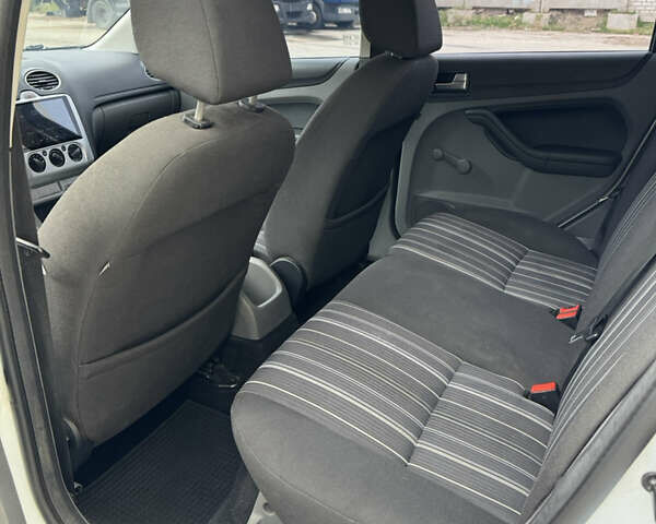 Форд Фокус 2009 в Одессе на Automoto.ua Белый Форд Фокус, объемом двигателя 1.6 л и пробегом 228 тыс. км за 6800 $, фото 14 на Automoto.ua