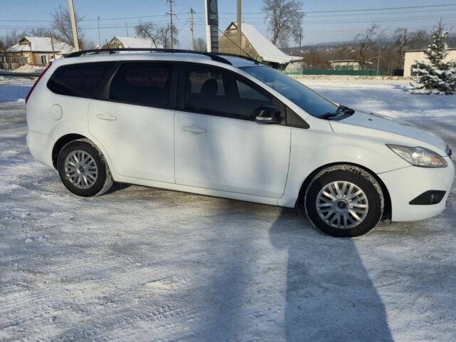 Белый Форд Фокус, объемом двигателя 1.6 л и пробегом 205 тыс. км за 5850 $, фото 2 на Automoto.ua