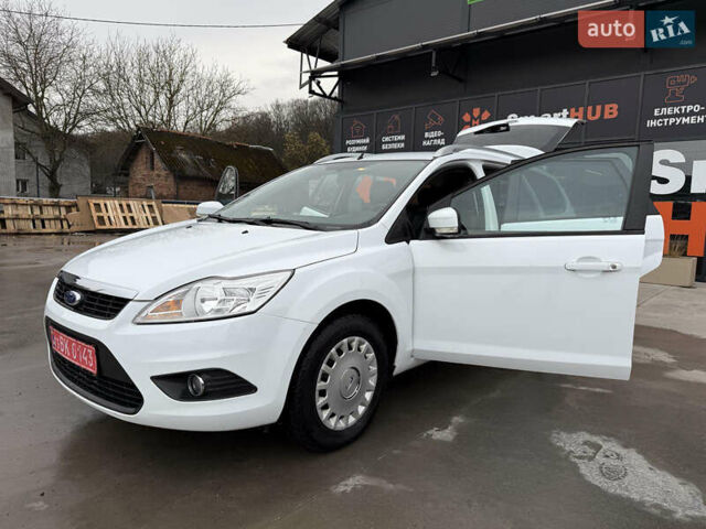 Белый Форд Фокус, объемом двигателя 1.8 л и пробегом 205 тыс. км за 5700 $, фото 15 на Automoto.ua