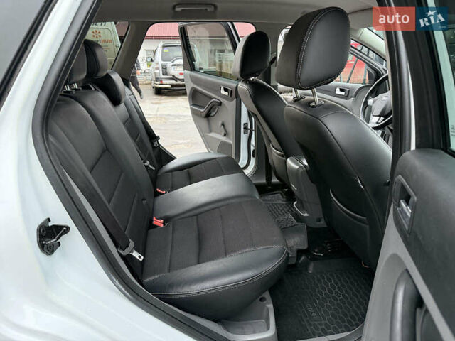 Белый Форд Фокус, объемом двигателя 1.8 л и пробегом 205 тыс. км за 5700 $, фото 37 на Automoto.ua