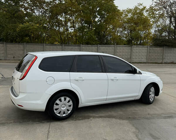 Форд Фокус 2009 в Одессе на Automoto.ua Белый Форд Фокус, объемом двигателя 1.6 л и пробегом 228 тыс. км за 6800 $, фото 3 на Automoto.ua