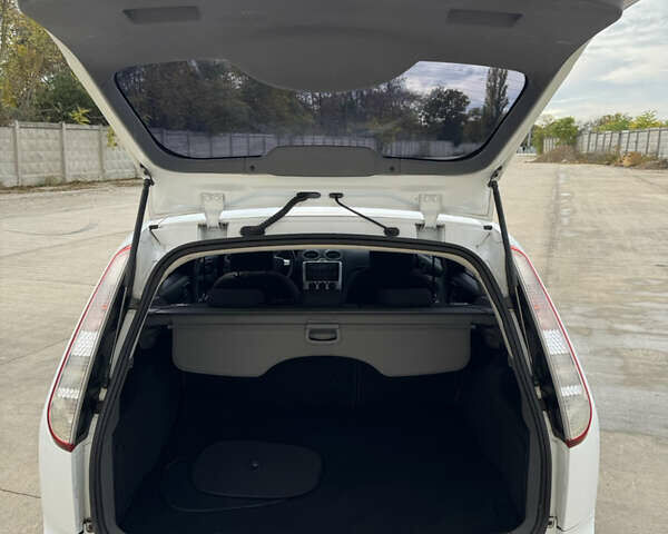 Форд Фокус 2009 в Одессе на Automoto.ua Белый Форд Фокус, объемом двигателя 1.6 л и пробегом 228 тыс. км за 6800 $, фото 21 на Automoto.ua