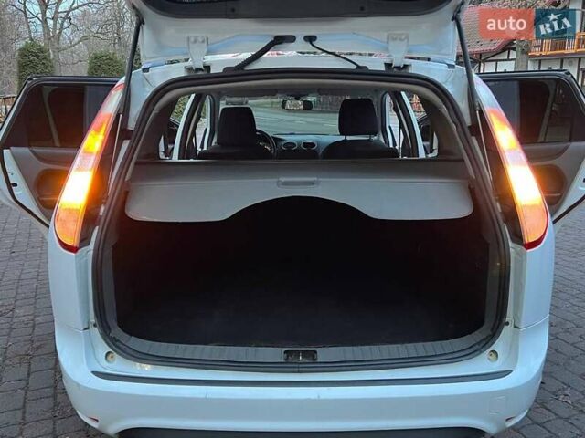 Білий Форд Фокус, об'ємом двигуна 1.6 л та пробігом 297 тис. км за 5299 $, фото 36 на Automoto.ua