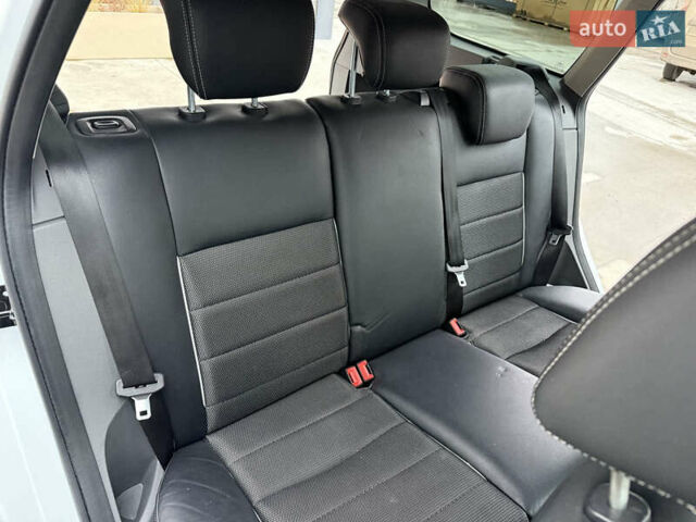 Белый Форд Фокус, объемом двигателя 1.8 л и пробегом 205 тыс. км за 5700 $, фото 38 на Automoto.ua