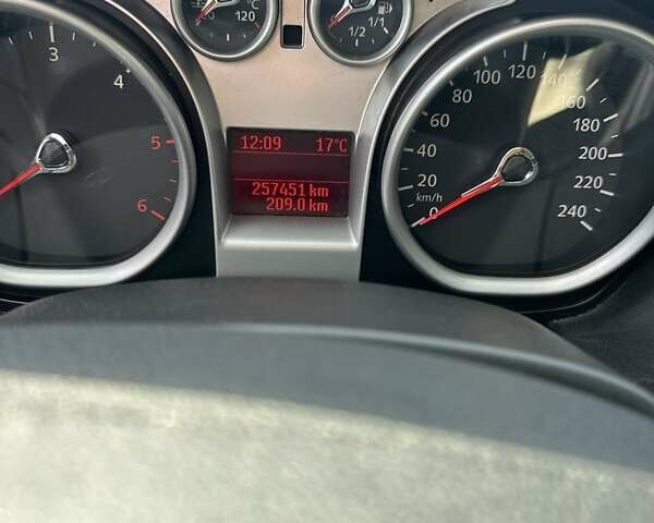 Білий Форд Фокус, об'ємом двигуна 1.6 л та пробігом 257 тис. км за 6200 $, фото 8 на Automoto.ua