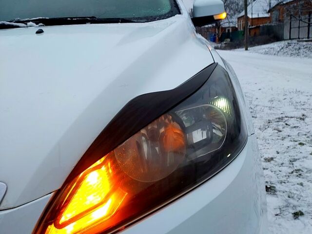 Білий Форд Фокус, об'ємом двигуна 1.6 л та пробігом 211 тис. км за 5500 $, фото 4 на Automoto.ua