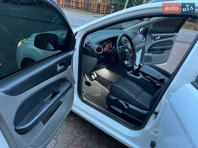 Білий Форд Фокус, об'ємом двигуна 1.6 л та пробігом 297 тис. км за 5299 $, фото 37 на Automoto.ua