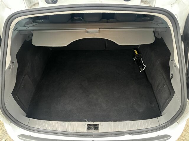 Белый Форд Фокус, объемом двигателя 1.6 л и пробегом 211 тыс. км за 5600 $, фото 8 на Automoto.ua