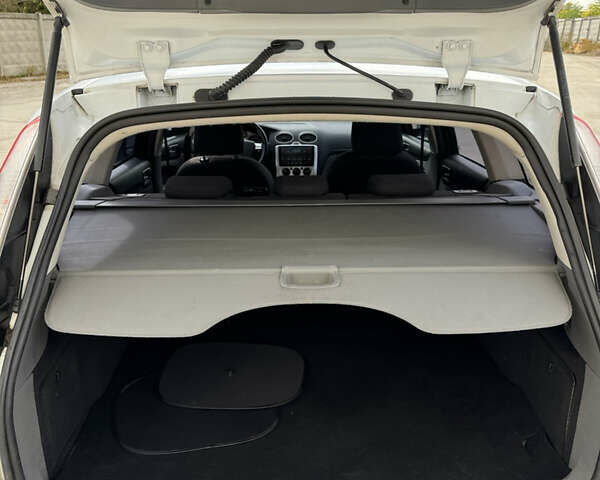 Форд Фокус 2009 в Одессе на Automoto.ua Белый Форд Фокус, объемом двигателя 1.6 л и пробегом 228 тыс. км за 6800 $, фото 26 на Automoto.ua