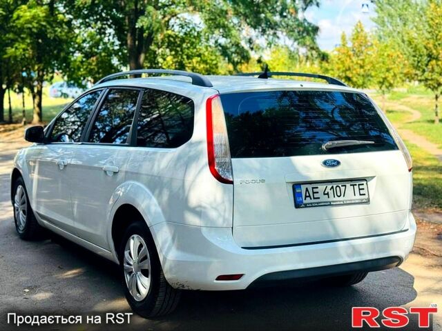 Белый Форд Фокус, объемом двигателя 1.6 л и пробегом 210 тыс. км за 6300 $, фото 4 на Automoto.ua